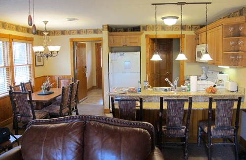 Gatlinburg Resort | June 23-30, 2024, Vacation Resort in Gatlinburg, TN w/Waterpark, 3 BR Sleeps 12