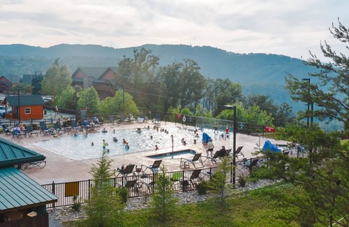 Gatlinburg Resort | June 23-30, 2024, Vacation Resort in Gatlinburg, TN w/Waterpark, 3 BR Sleeps 12