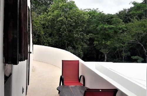 Chemuyil Apartment | Jungle Studio for 3 with Kitchenette, A/C, Pool