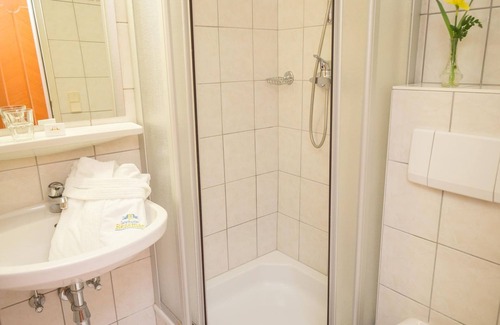 Drobollach am Faakersee House | Junior Suite Faaker See - Seehotel Ressmann