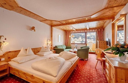 Bad Kleinkirchheim House | Juniorsuite 42 m²/Zirbe - Thermenwelt Hotel Pulverer