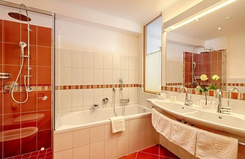 Bad Kleinkirchheim House | Juniorsuite 42 m²/Zirbe - Thermenwelt Hotel Pulverer