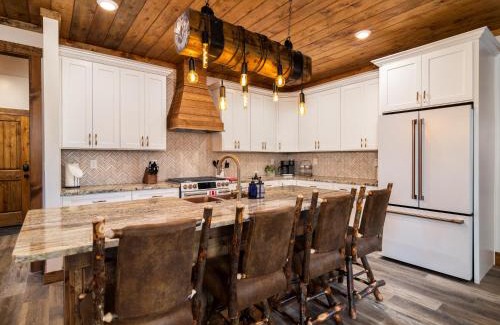 Orderville House | Juniper Mountain Retreat- Hot tub, Views, Between Zion and Bryce