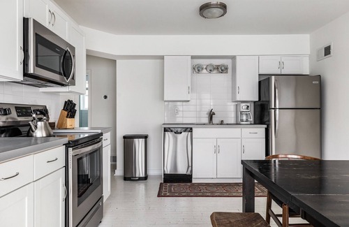 Harbert House | Juniper Presents: 4BR Cottage w/Fire Pit, Hammock + Nr Scenic Path