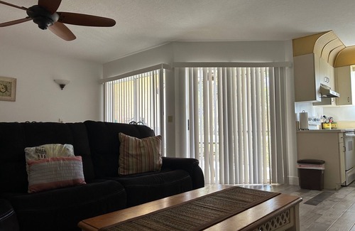 Jupiter Condo | Jupiter Bay E-Walk to Beach/Wifi/Pools/Tennis/Restaurants mid Jan-Mar '26 avail