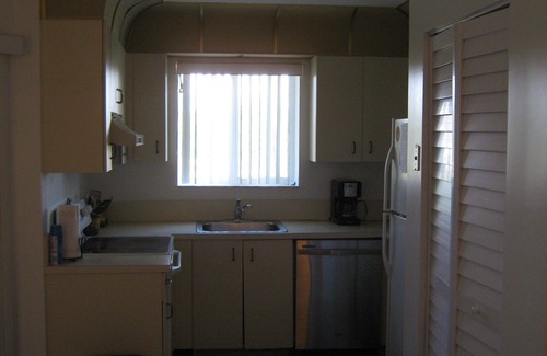 Jupiter Condo | Jupiter Bay E-Walk to Beach/Wifi/Pools/Tennis/Restaurants mid Jan-Mar '26 avail