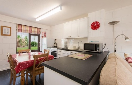 Holywell Apartment | Just a few steps from the beach!