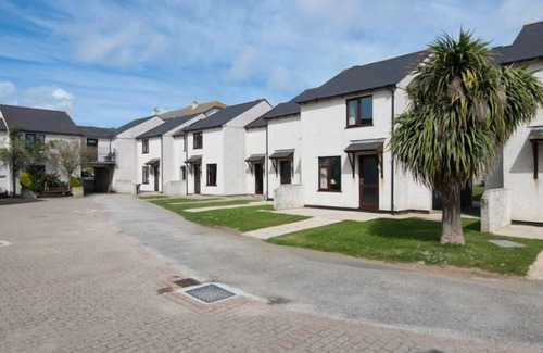 Holywell Apartment | Just a few steps from the beach!