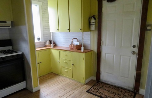 East Hillside House | Just a mile up from Lake Superior located in the middle of Duluth!