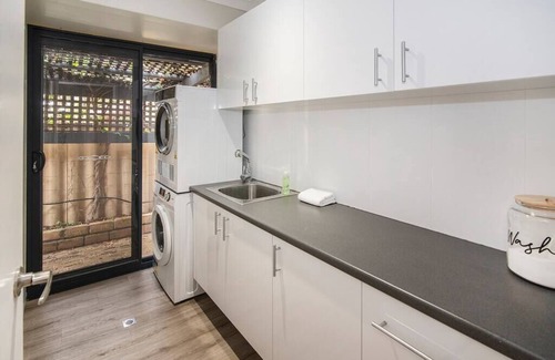 Broadwater House | Just Chillin- Pool, 2km to beach