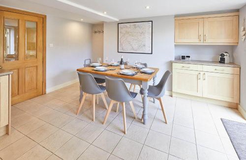 Masham Apartment | Just The Place River View 3 BR Cottage in Masham