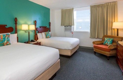 Ala Moana House | Just What You Were Looking For! 2 Convenient Units, Pool, Pets Allowed