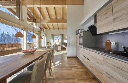 Viehhofen Ski Chalet | Künstler