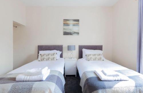 Reading House | K Suites - Palmer Park - 4 Bedroom