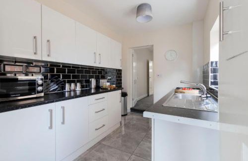 Reading House | K Suites - Palmer Park - 4 Bedroom