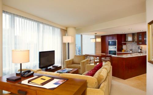 Waikiki Hotel | Ka Laʻi Waikiki Beach, LXR Hotels & Resorts