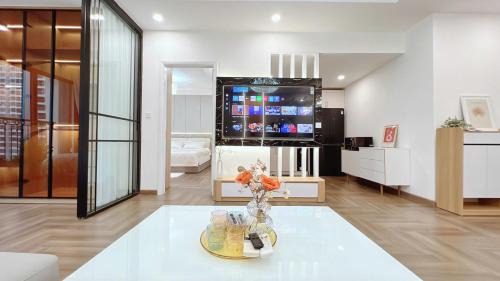 Hai Ba Trung Hotel | KABILUX HOUSE - 1-2-3 Bedrooms in Vinhomes Times City