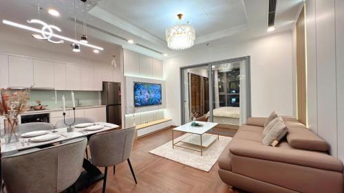 Hai Ba Trung Hotel | KABILUX HOUSE - 1-2-3 Bedrooms in Vinhomes Times City