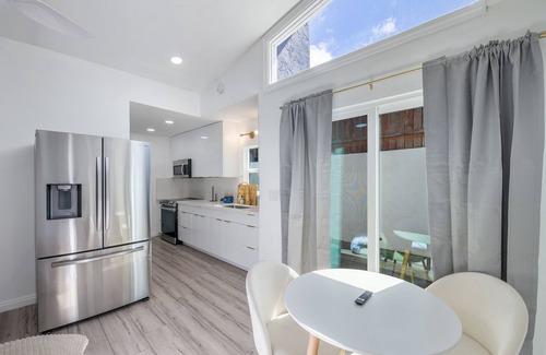 Keolu Hills Apartment | Kailua Beachside Studio - Fast WiFi, A/C, Parking