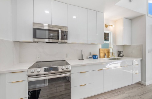Keolu Hills Apartment | Kailua Beachside Studio - Fast WiFi, A/C, Parking