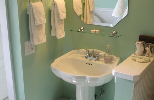 Eastsound Bed & Breakfast | Kangaroo House B&B on Orcas Island