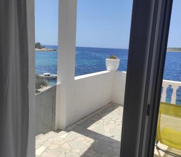 Dvornica Apartment | Kanica seaside apartment Roko 10 m from sea