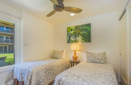 Kapaa Condo | Kapaa 2BR Ground floor, Ocean Breeze Condo with pool! (112-2)