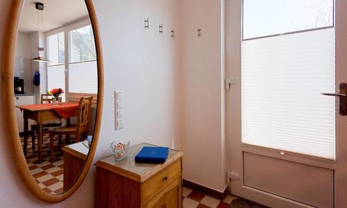 Ostseebad Ahrenshoop Apartment | Kapitänshaus - Atelier