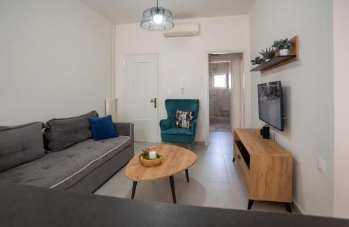 Karlovassi Apartment | Karlovasi Comfy Retreat