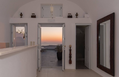 Firostefani Villa | Karpimo Horizon - Caldera View with private hot tub