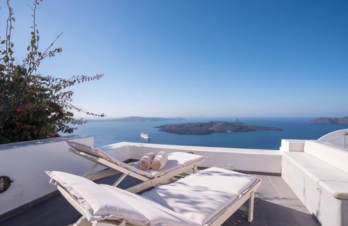 Firostefani Villa | Karpimo Horizon - Caldera View with private hot tub