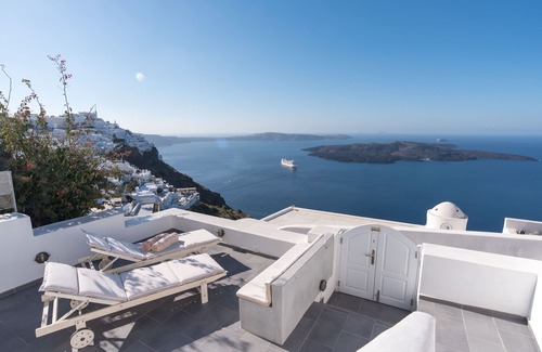 Firostefani Villa | Karpimo Horizon - Caldera View with private hot tub