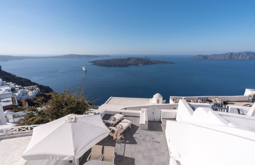 Firostefani Villa | Karpimo Horizon - Caldera View with private hot tub