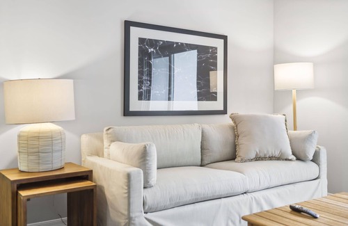 Delray Beach Apartment | Kasa | Bright & Airy 1 BD + Free Parking | Delray Beach