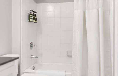 Delray Beach Apartment | Kasa | Bright & Airy 1 BD + Free Parking | Delray Beach