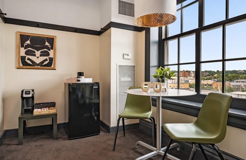 East Liberty Apartment | Kasa Classic Studio Near Carnegie Museum of Art The Maverick