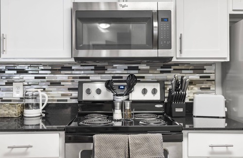 Delray Beach Apartment | Kasa | Tranquil 1 BD + Onsite Gym Access | Delray Beach