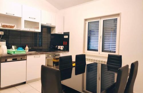 Kastel Stafilic Apartment | Kastel Stafilic Comfortable Apartments - Three Bedroom Apartment with Terrace