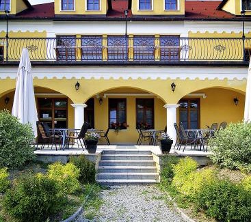 Lucivna Hotel | Kastiel Lucivna