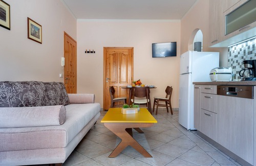 Kefalonia Apartment | Katerina's cozy mountain view apartment