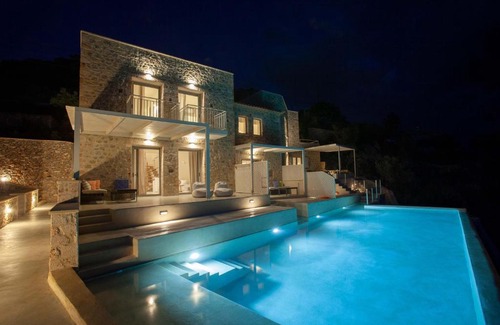 Lefktron Villa | Katikies Manis Suites