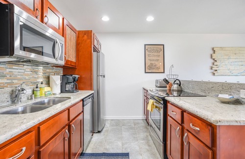 Wailua Condo | Kauai Kailani 206. Outstanding Updated Condo in Kapaa! Very Close to Shopping and Restaurants.