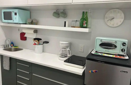 South Palm Park Neighborhood Association Apartment | Keep it simple at this peaceful and centrally-located unit on Palmway.
