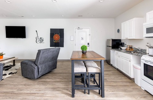 Maxwell Apartment | Keepin it Country 4b Suite in East! 8 min ->DT!