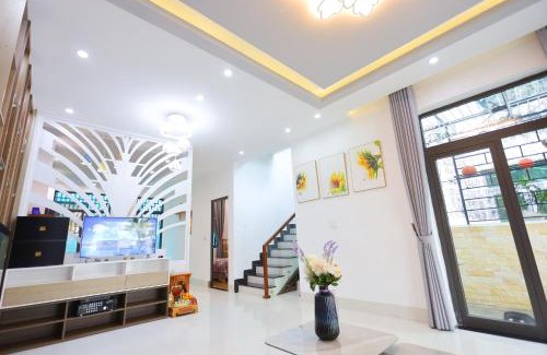 Huong Thuy Hotel | KenPi House - Nguyên Căn