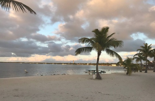 Key Largo Village House | Key Largo Cottage w Water Views & Association Beach!