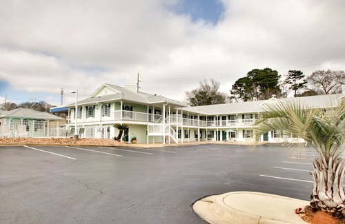 Millbrook Hotel | Key West Inn - Millbrook