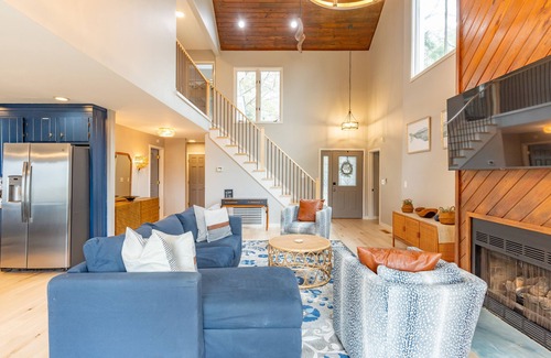 Vanderhorst Plantation House | Kiawah Home- Includes Bikes/14 min walk to Beach. 4 Bedrooms - 7 beds/2.5 Bath