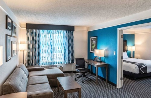 Ahwatukee Foothills House | King Bed Deluxe Suite at La Quinta Inn & Suites by Wyndham Phoenix Chandler