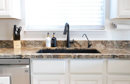 Gilbert House | King Bed - Downtown Gilbert - Hot Tub, Pool, Entertainment, Arcades + Projector!